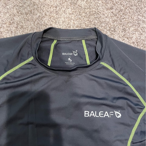 Baleaf Laureate Quick Dry Short Sleeve T Shirt- large grey w/ lime green detail - Picture 2 of 3